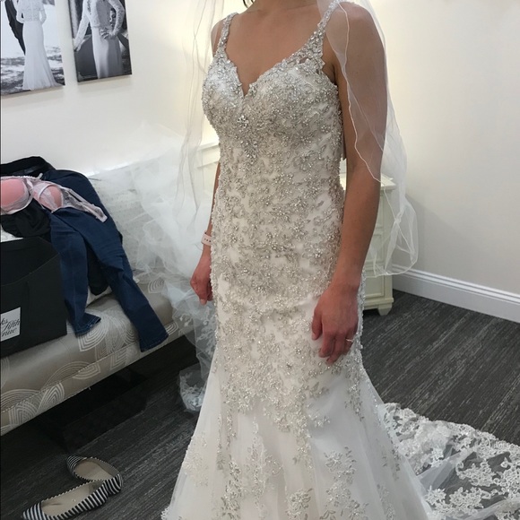 essense of australia Dresses & Skirts - Essence of Australia wedding gown d2399